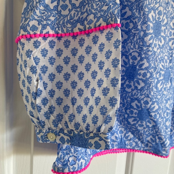 NWT Vineyard Vines blue white tile medallion print top S - Picture 4 of 9